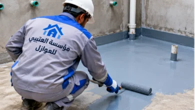 عزل حمامات بينبع باستخدام العزل المائي لأرضيات الحمامات قبل تركيب السيراميك